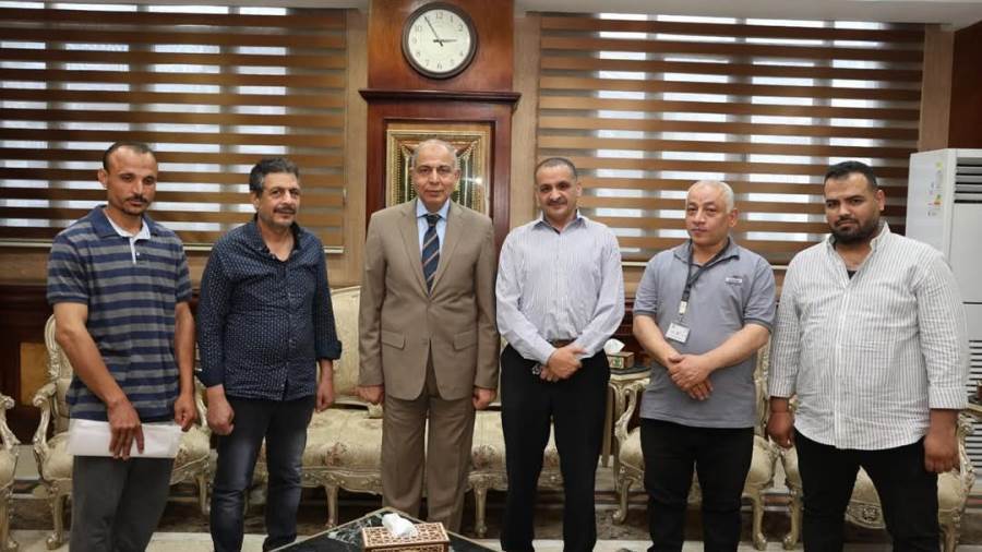 محافظ المنيا خلال اللقاء