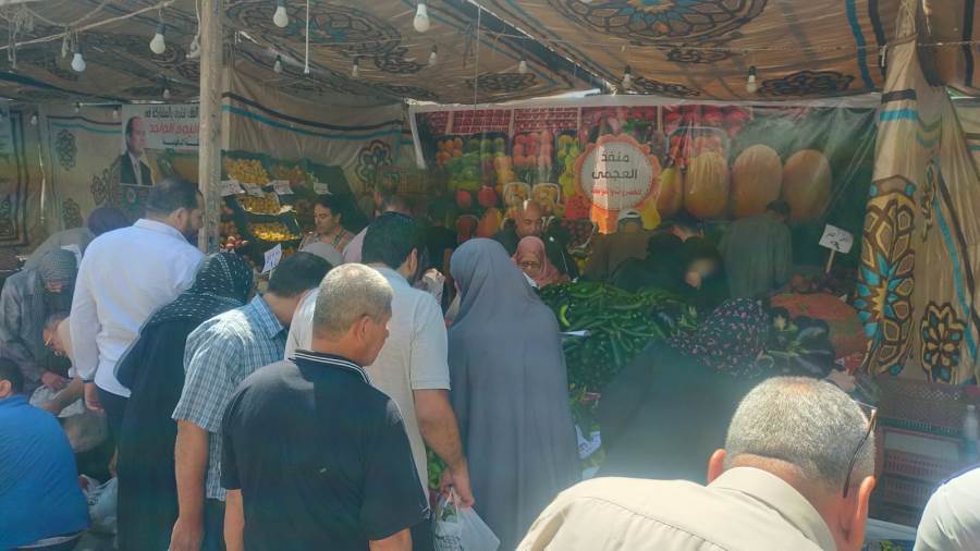 إقبال المواطنين على السوق