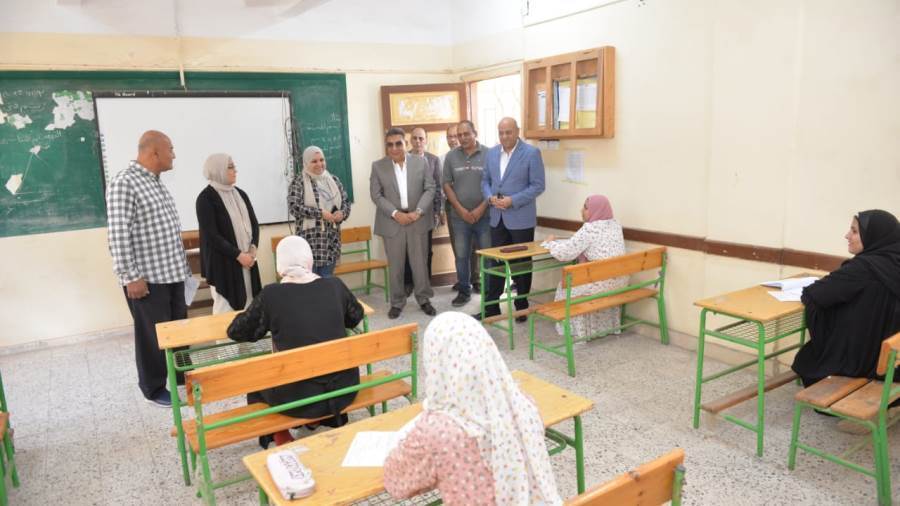 تفقد محافظ الدقهلية للجان الإعدادية