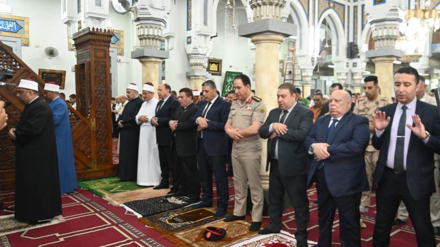 وسط أجواء روحانية بمشاركة الأهالى.. قيادات البحيرة يؤدون صلاة العيد بمسجد التوبة وسط أجواء روحانية بمشاركة الأهالى.. قيادات البحيرة يؤدون صلاة العيد بمسجد التوبة