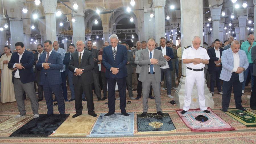 محافظ الغربية يؤدي صلاة الجمعة في مسجد السيد البدوي