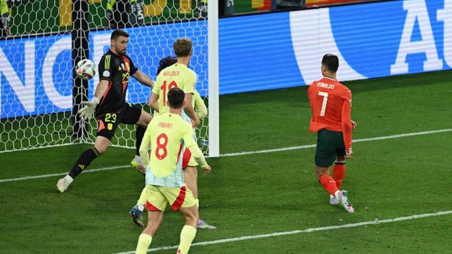 عاجل.. البرتغال تتوج بلقب دوري الأمم الأوروبية للمرة الثانية بعد فوز مثير على إسبانيا عاجل.. البرتغال تتوج بلقب دوري الأمم الأوروبية للمرة الثانية بعد فوز مثير على إسبانيا
