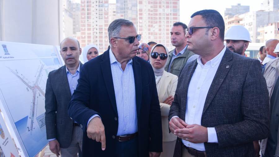 وزير الإسكان ومحافظ الإسكندرية يتفقدان مشروع إنشاء كوبري 45 محور السادات