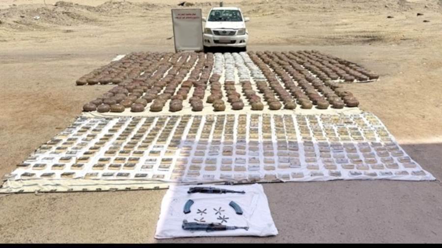 مصرع عنصرين جنائيين شديدي الخطورة عقب تبادل إطلاق نار مع قوات الشرطة بأحد الدروب الصحراوية مصرع عنصرين جنائيين شديدي الخطورة عقب تبادل إطلاق نار مع قوات الشرطة بأحد الدروب الصحراوية