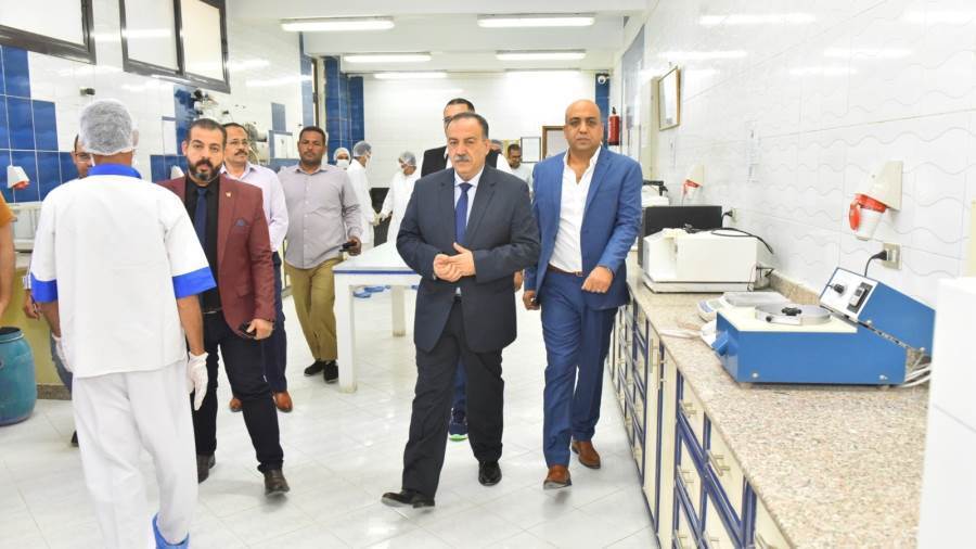 محافظ أسيوط يتفقد مصانع المنطقة الصناعية بعرب العوامر ويشيد بدور القطاع الخاص محافظ أسيوط يتفقد مصانع المنطقة الصناعية بعرب العوامر ويشيد بدور القطاع الخاص