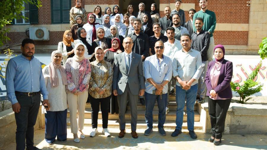 جانب من جولة رئيس جامعة أسيوط