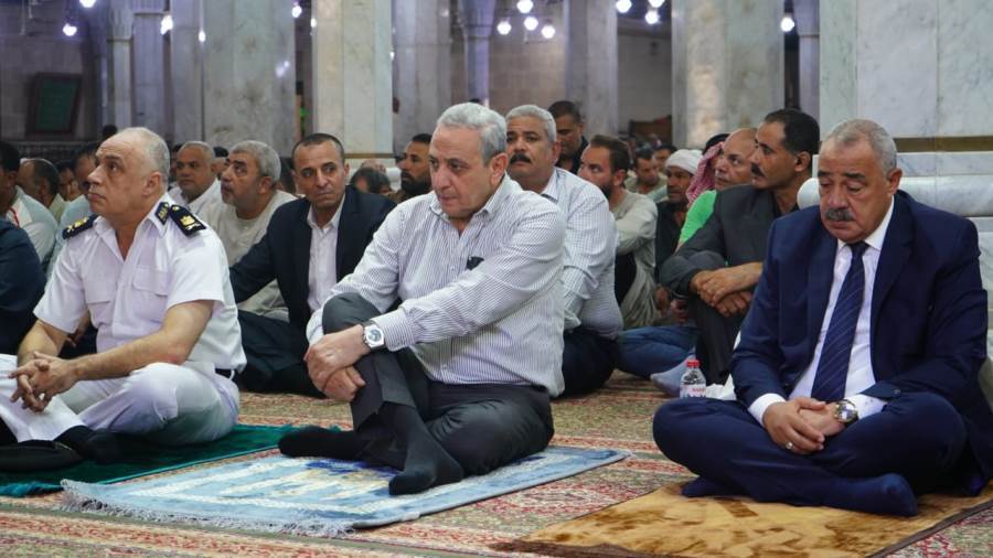 محافظ الغربية يؤدى صلاة الجمعة السيد البدوى