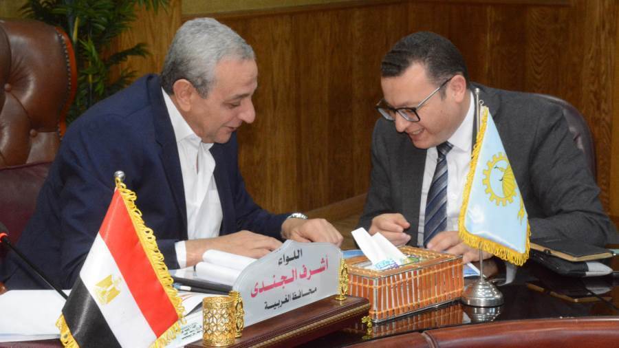 محافظ الغربية خلال الاجتماع