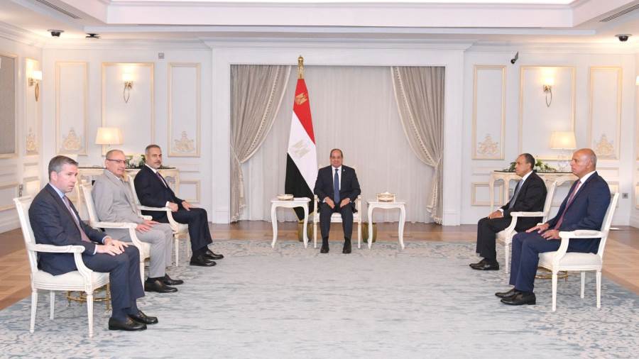 الرئيس السيسي يستقبل وزير خارجية تركيا