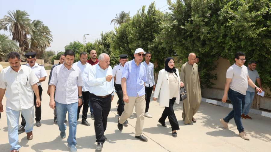 محافظ المنيا خلال الجوله