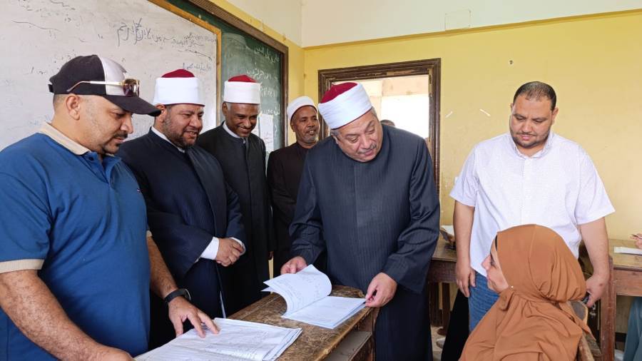 رئيس المعاهد الأزهرية يتابع امتحانات الدور الثاني