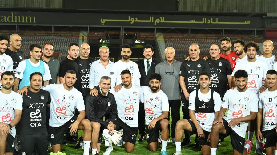 د. أشرف صبحى وسط المنتخب