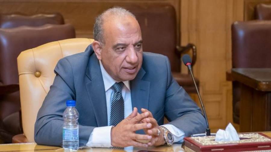 وزير الكهرباء والطاقة المتجددة الدكتور محمود عصمت