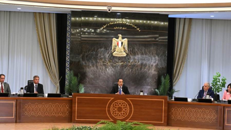 جانب من لقاء رئيس الوزراء مع رؤساء تحرير الصحف والهيئات الإعلامية