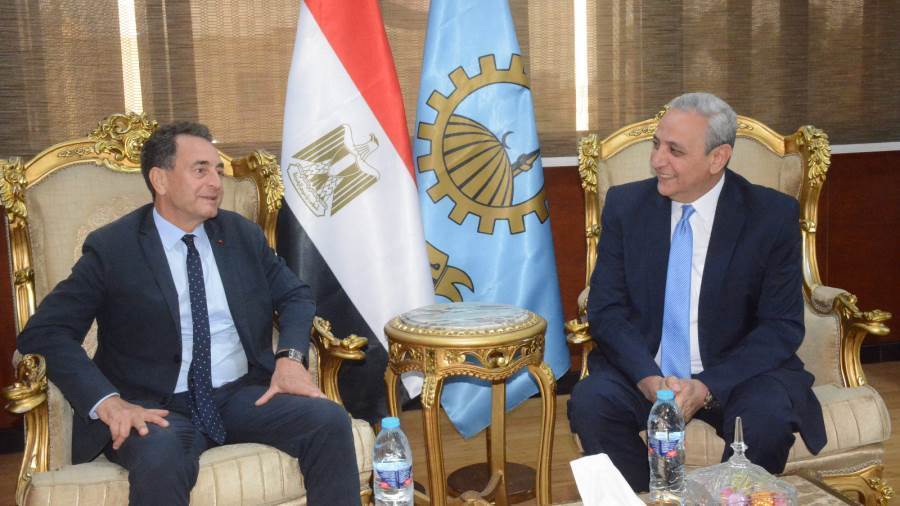 محافظ الغربية خلال لقاء السفير الفرنسي