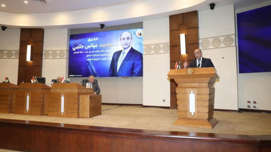 الفريق محمد عباس حلمي