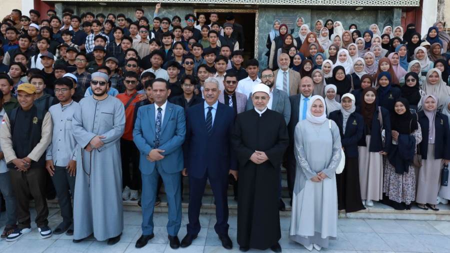 رئيس جامعة الأزهر ونوابه ومستشارة شيخ الأزهر يلتقون الوافدين الجدد