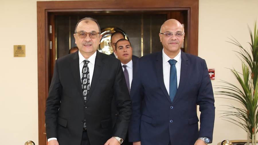 وزير قطاع الاعمال العام ومحافظ القليوبية