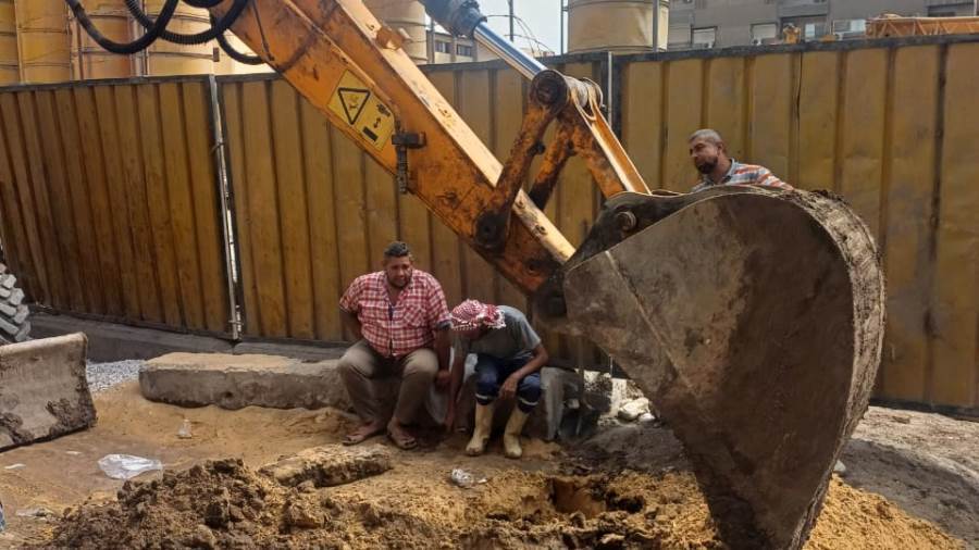 كسر بخط مياه بشارع الهرم