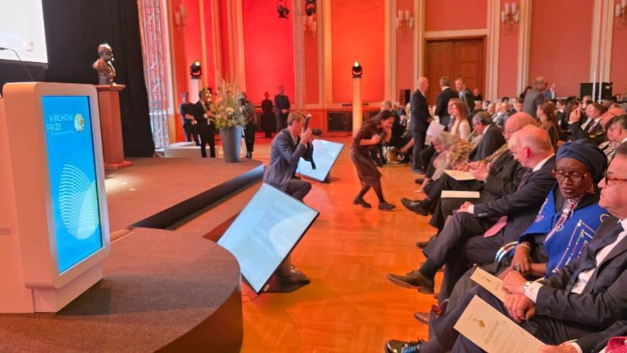 مشاركة وزير الصحة