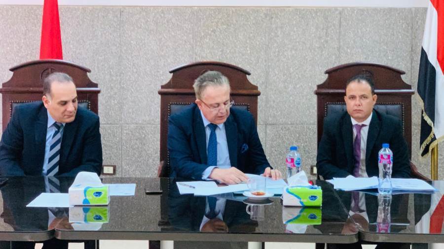 المستشار هشام عبد المجيد رئيس الاستئناف ورئيس محكمة بورسعيد والمستشاران يوسف شومان وعبد الحليم صالح