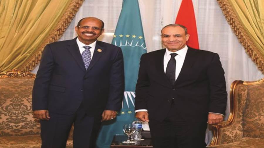 وزير الخارجية يلتقي رئيس مفوضية الاتحاد الأفريقي