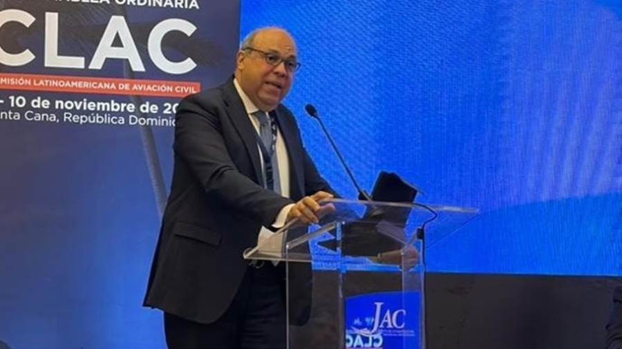 وزير الطيران المدني الدكتور سامح الحفني