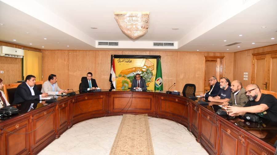 محافظ الفيوم يضع الرتوش النهائية لمهرجان الفيوم السينمائي الدولي