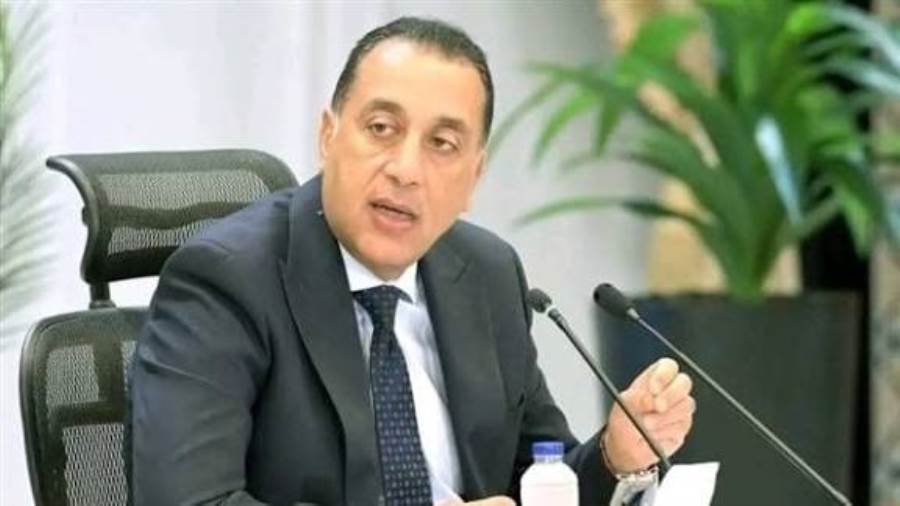 رئيس الوزراء يصل أنجولا