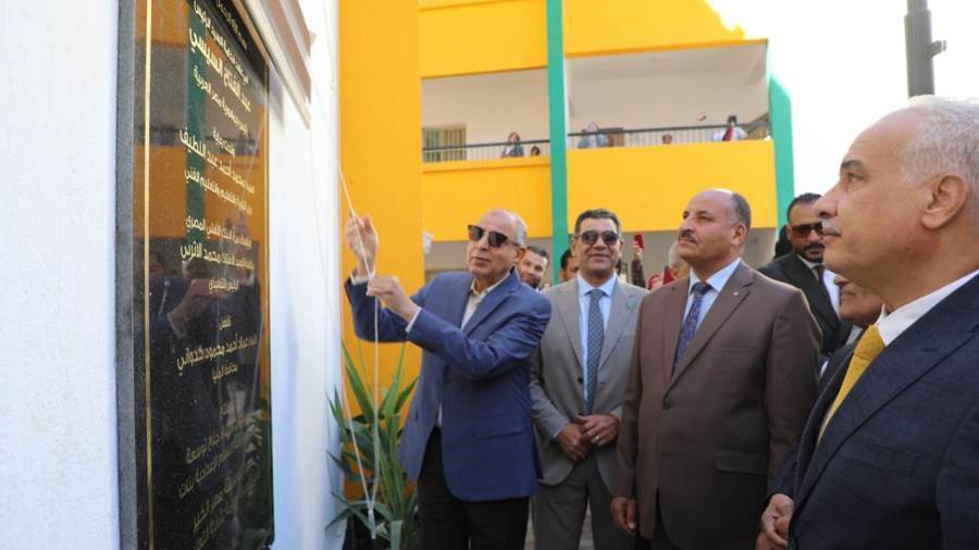 محافظ المنيا خلال الافتتاح