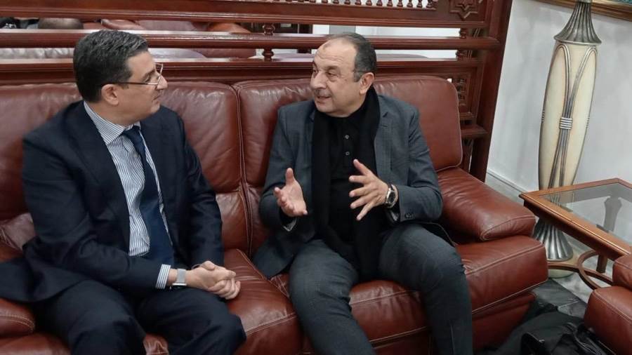 مهندس محمد شيمي وزير قطاع الأعمال مع وزير الصحة الجزائري