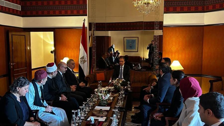 وزير الخارجية مع الجالية المصرية في اسلام اباد