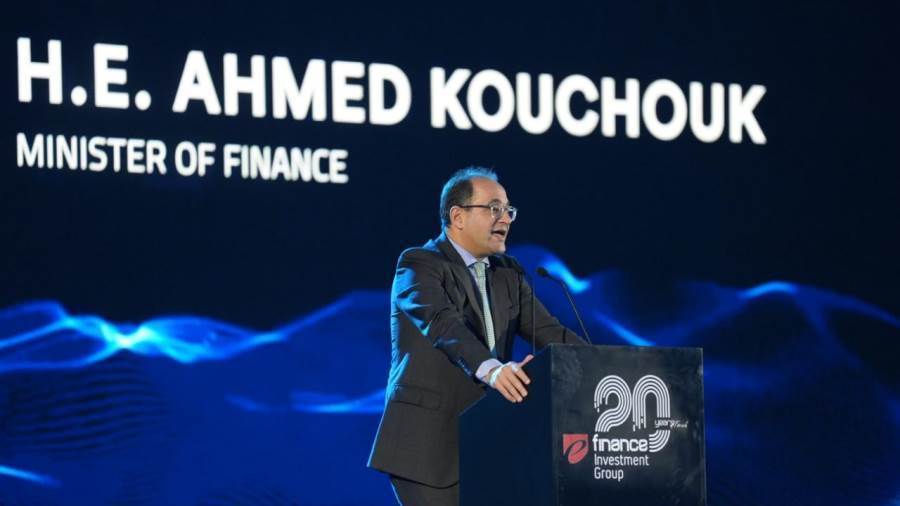 وزير المالية خلال المؤتمر