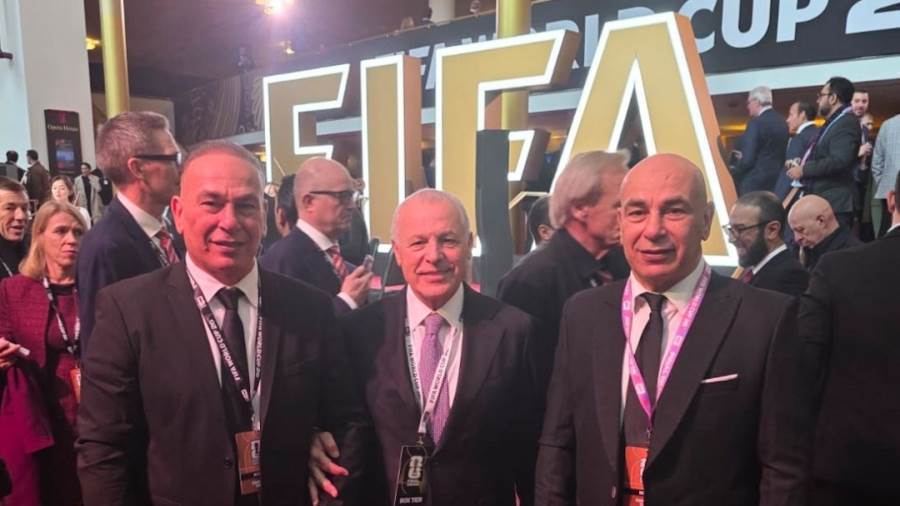 أبو ريدة مع التوأم حسن