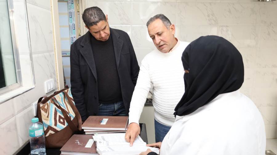 رئيس شركة مياه الغربية خلال الجولة