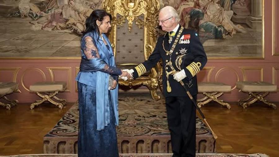 سفيرة مصر تقدم أوراق اعتمادها إلى ملك السويد