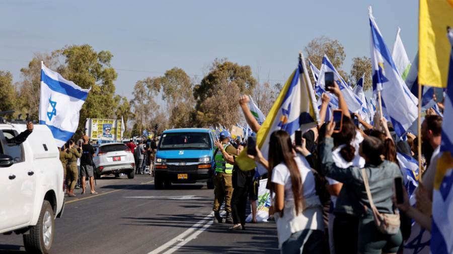 الاحتلال يعيد عددًا من الإسرائيليين بعد دخولهم إلى قطاع غزة