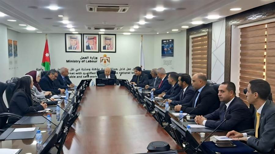 وزير العمل الأردني يؤكد أهمية الاستفادة من الخبرات المصرية في قطاع البترول 