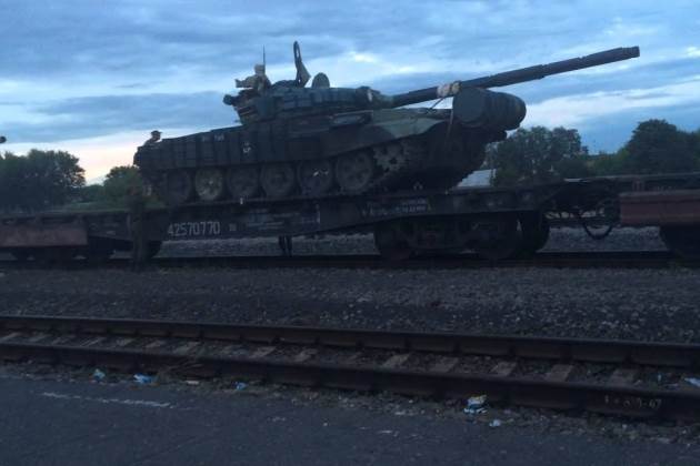 أوكرانيا تنقل 100دبابة إلي خط المواجهة