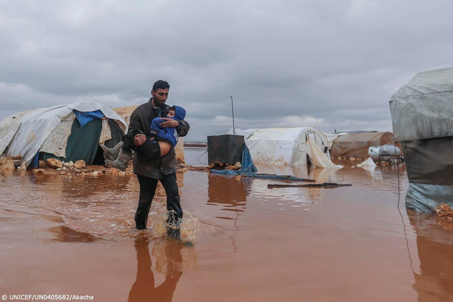 مآساة الأهالي والأطفال في سوريا بسبب الحرب والطقس السىء