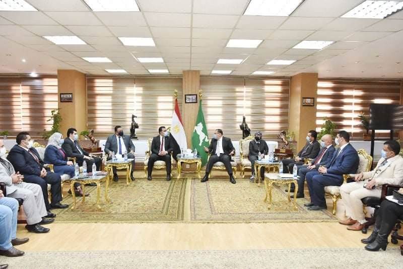 شباب التنسيقية يعرضون هموم المواطنين على محافظ الشرقية