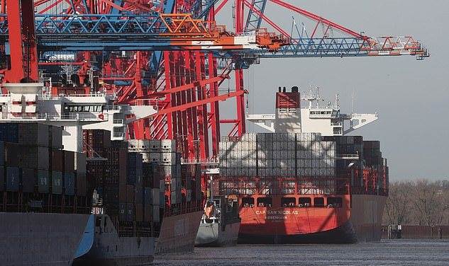 تمت المصادرة الأولى في ميناء هامبورج والثانية في ميناء أنتويرب البلجيكي..في الصورة: سفن حاويات في ميناء هامبورج
