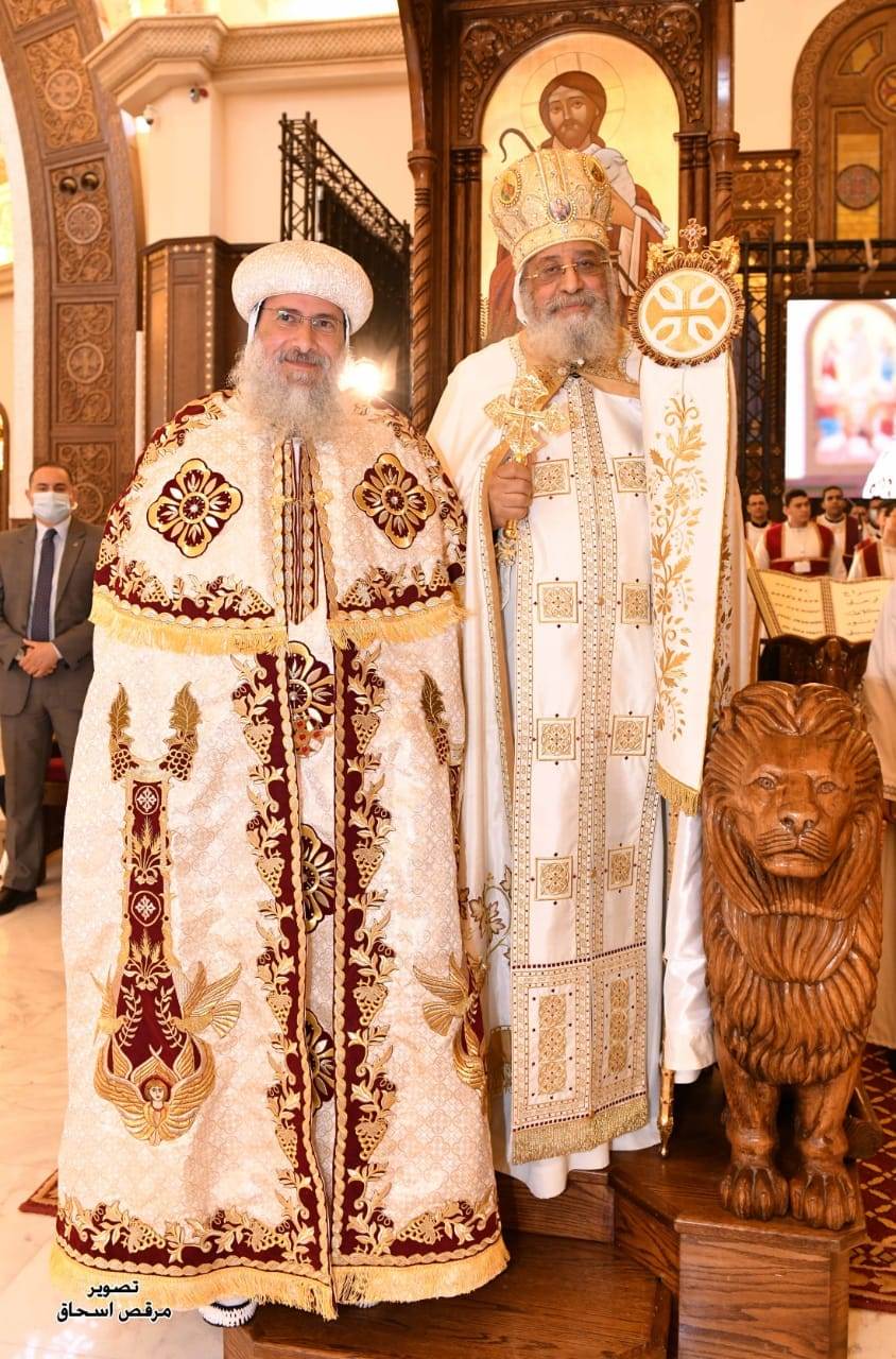 البابا وإلى جواره نيافة الأنبا فام أسقف إيبارشية شرق المنيا وتوابعها الجديد