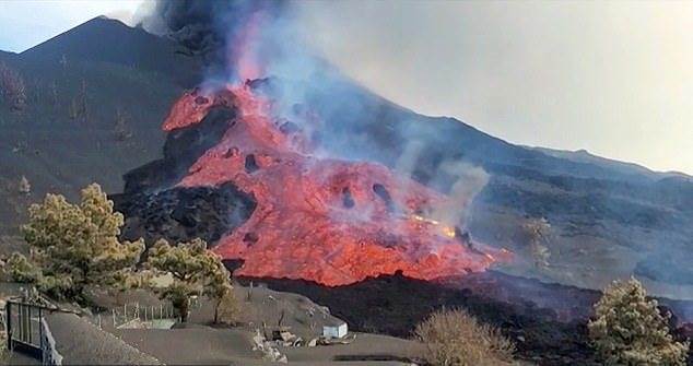 دمرت السيول من الصخور المنصهرة 1186 مبنى في الأسابيع الثلاثة منذ اندلاع البركان