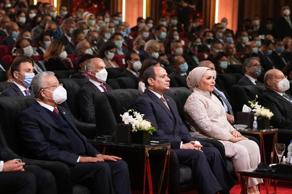 الرئيس السيسي يشهد انطلاق العرض الافتتاحى الدولى لمسرح شباب العالم