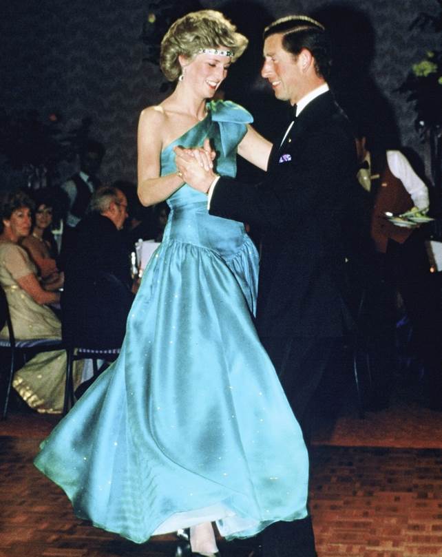 اشتهرت الأميرة ديانا بمهاراتها في الرقص، وتم تصوير هذع الصورة في عام 1985 وهي تستمتع أثناء الرقص في ملبورن أستراليا.