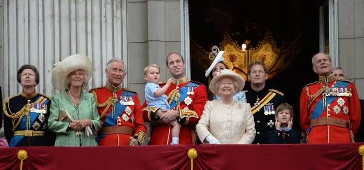 العائلة المالكة على شرفة قصر باكنجهام ، 2015