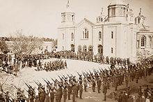 الجيش البريطاني عندما استولي على المجمع الكنسي الروسي