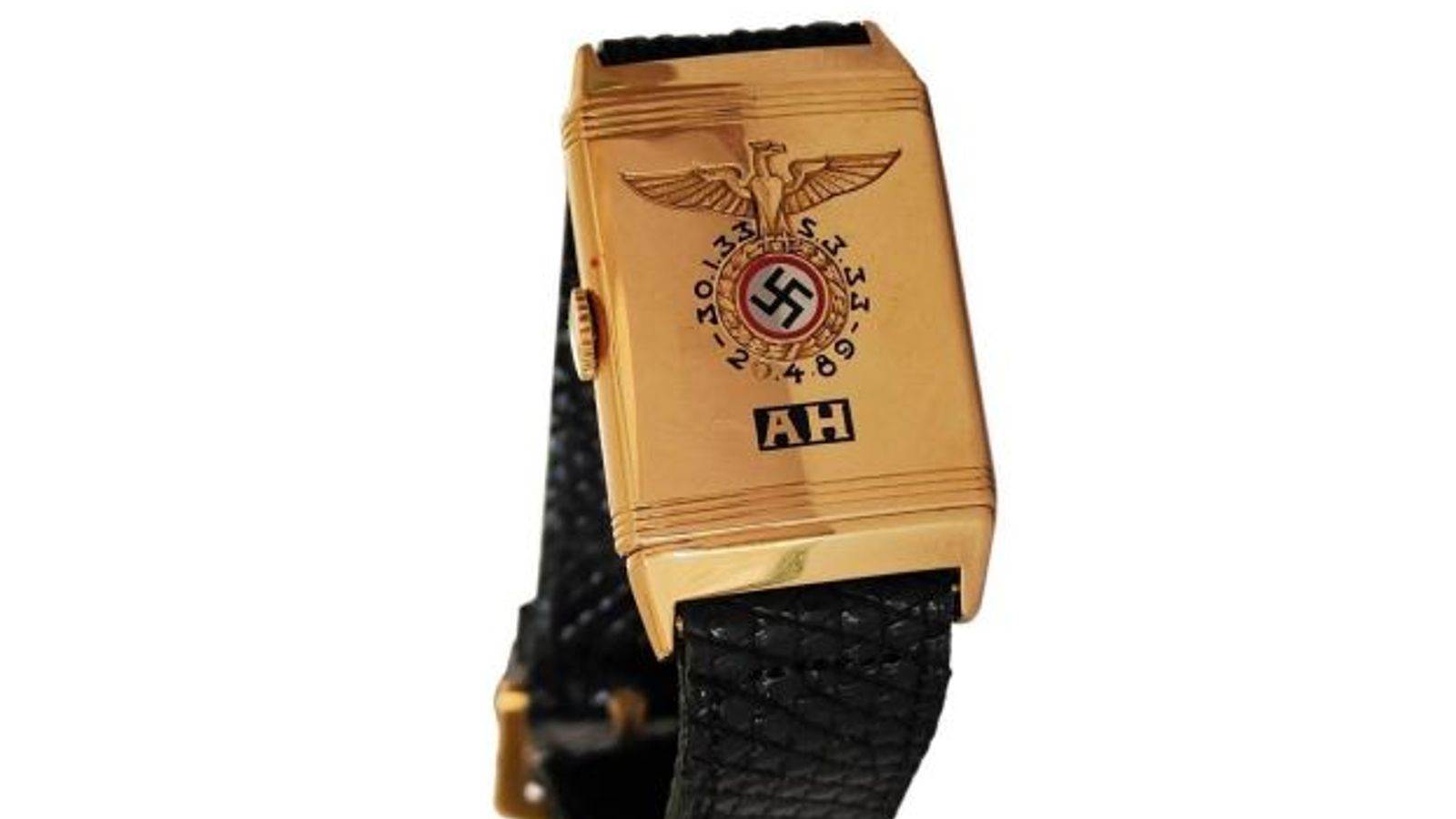 تحمل ساعة Huber صليبًا معقوفًا ونسرًا نازيًا والأحرف الأولى AH.