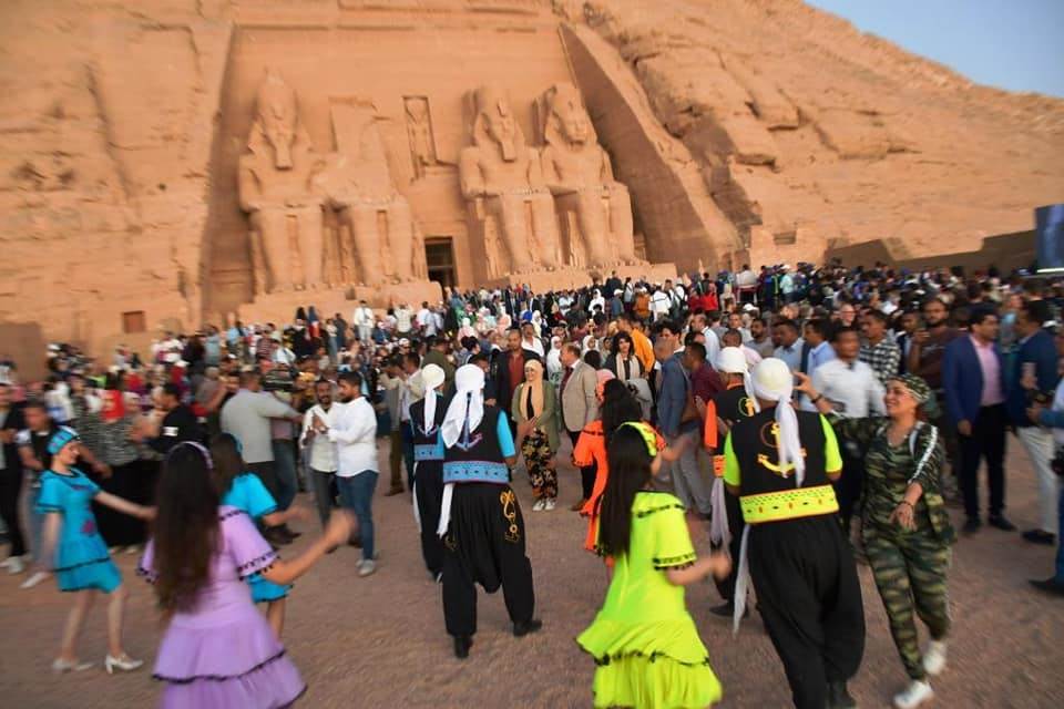 حضور مكثف من السياح والمصريين